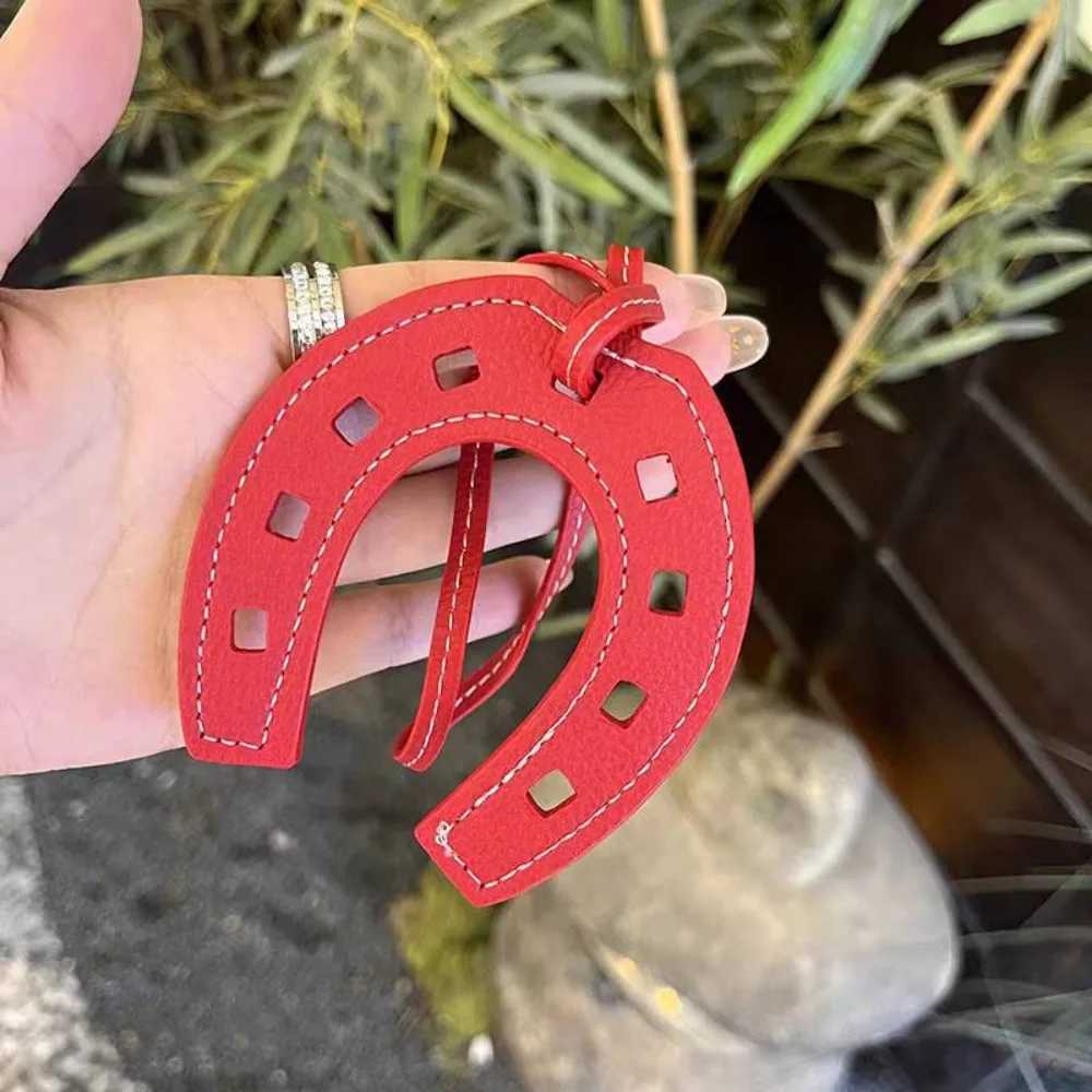 Keychains Lanyards Bag Parts Accessories 10 Colors Women and Girls PU Leather Horse Hoof Horseshoe Keychain Handbag Holder Charm Purse for Handbags H2