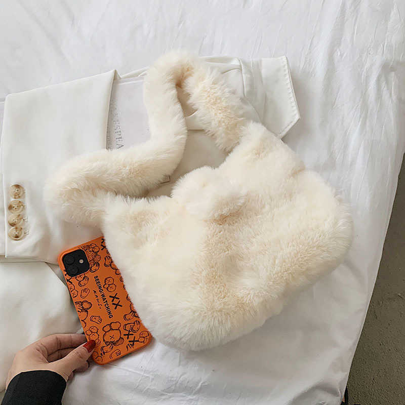 Short plush one shoulder underarm bag for women, 2023 autumn and winter new style, stylish and versatile handbag, fashionable plush tote bag 241120