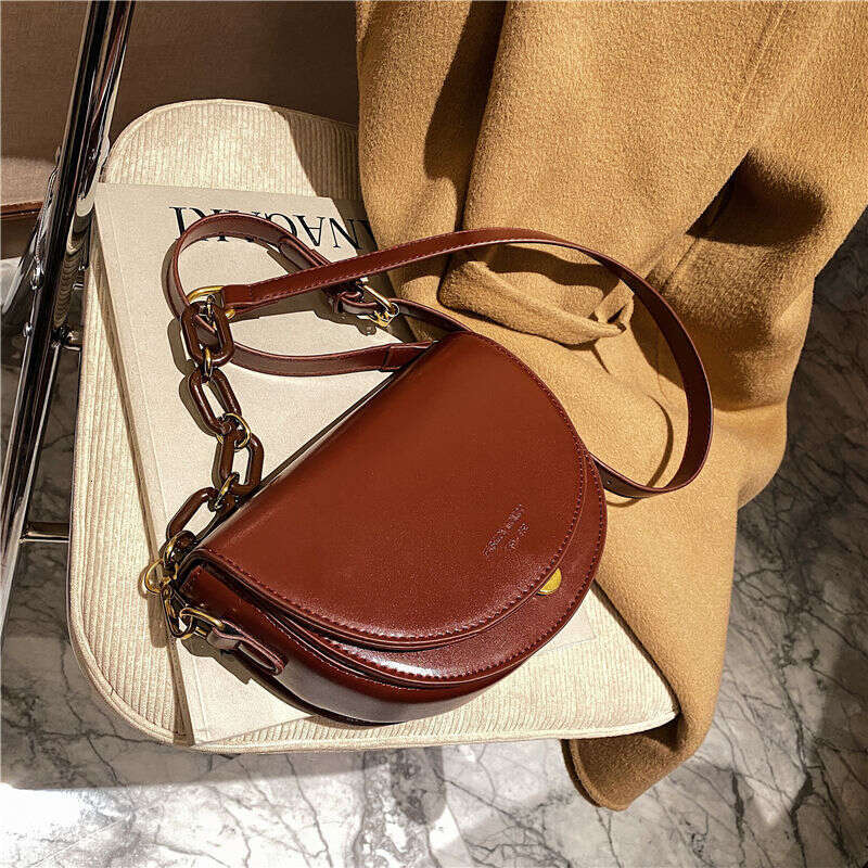 Internet celebrity saddle for women 2022 summer new Korean version niche design chain bag, Western style single shoulder bag