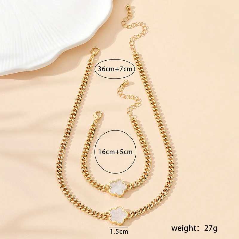 Bracelet Necklace New hot selling multi-color lucky five leaf flower pendant necklace set suitable for womens gifts fashionable jewelry and decal sets