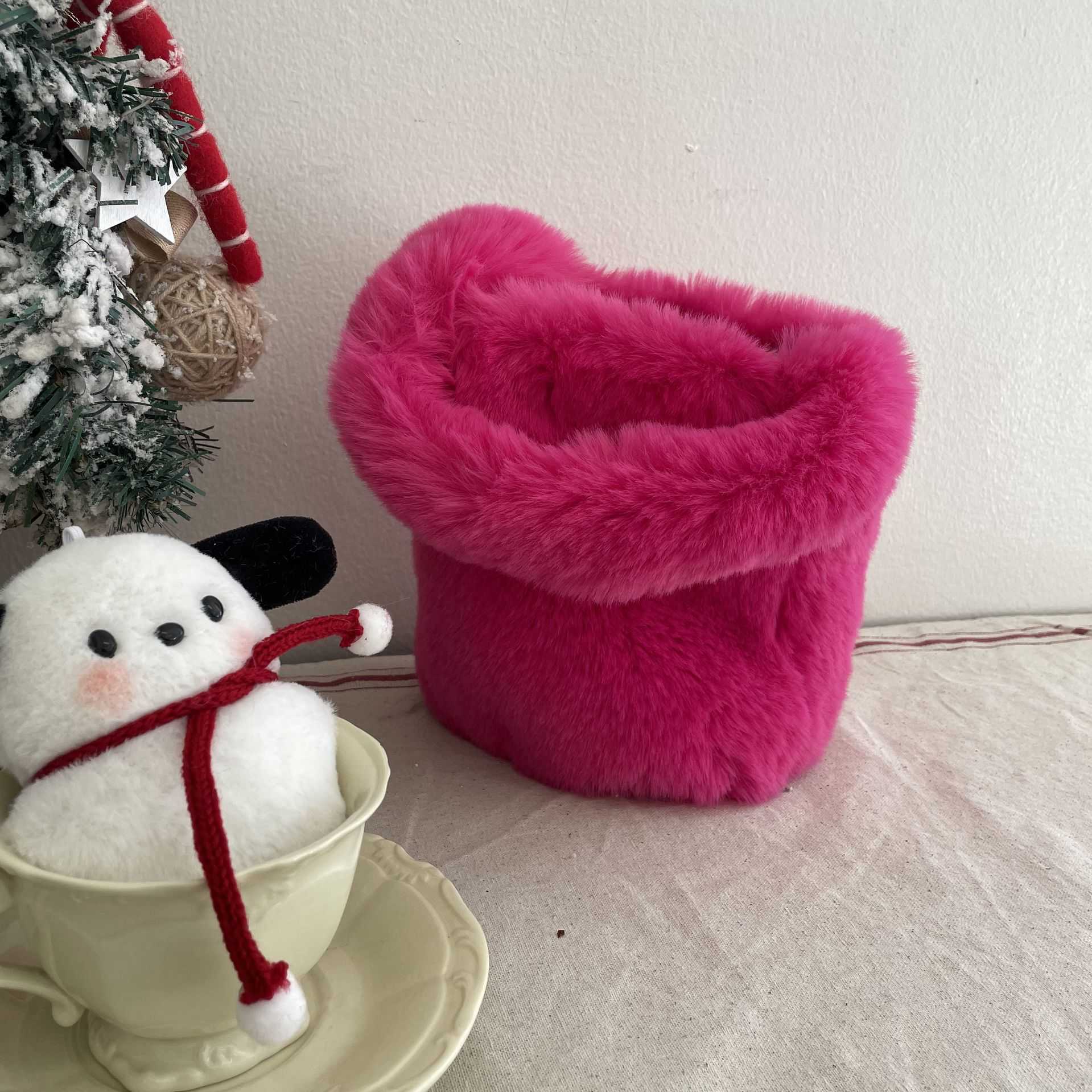 Furry and cute imitation fur rabbit mink plush handbag, single shoulder solid color armpit handbag, women's handbag 241120