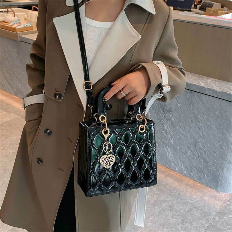Free Shipping Lacquer Leather Glossy Dai Fei Women's Bag, Dia Grid Embroidered Thread Handbag, 2025 New Chain Fashion Shoulder Designer Bag Luxur