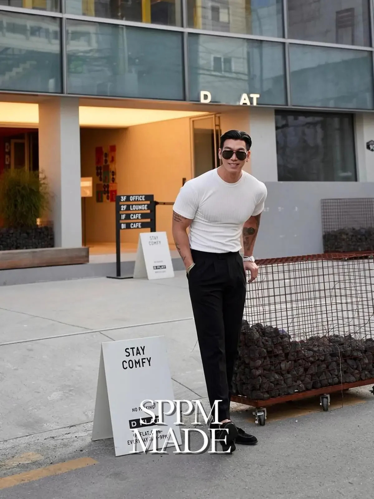 INS Fashion Muscle Fitness Mens Summer Sports Fitness Leisure Round Neck Elastic Short Sleeve Vertical Stripe T-shirt 240419