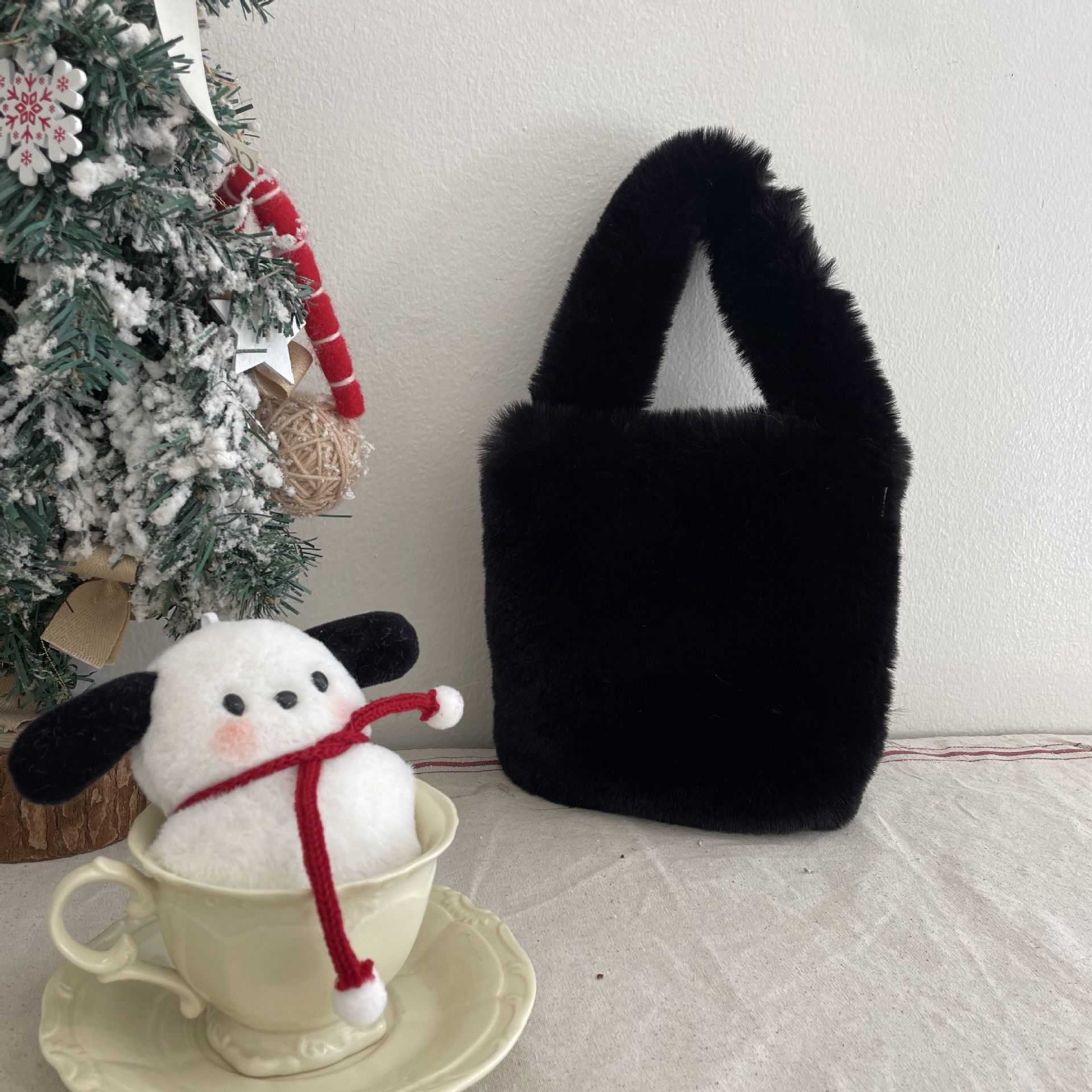 Furry and cute imitation fur rabbit mink plush handbag, single shoulder solid color armpit handbag, women's handbag 241120
