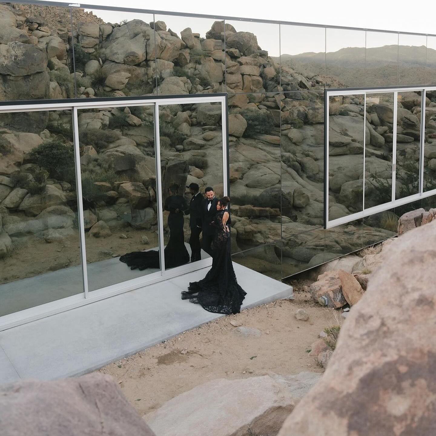 Black Mermaid Lace Wedding Dresses Backless Long Sleeves Bridal Gowns High Necke Sweep Train Vestido De Novia