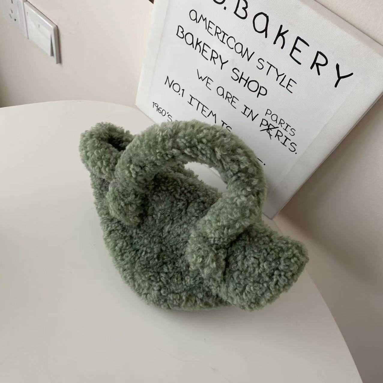 Autumn and Winter Cute Plush Bag for Women 2024 New Fashionable Commuter Shoulder Bag Versatile Plush Tote Bag 241120