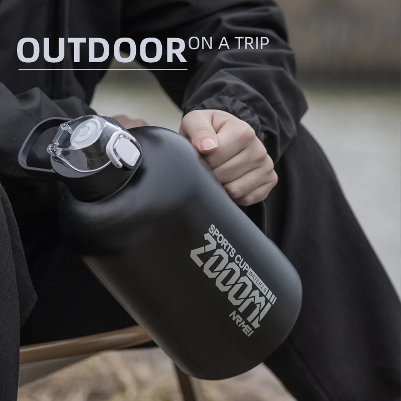 1.5/2L stainless steel water bottle with handle and straw outdoor portable large capacity kettle for gym exercise 241115