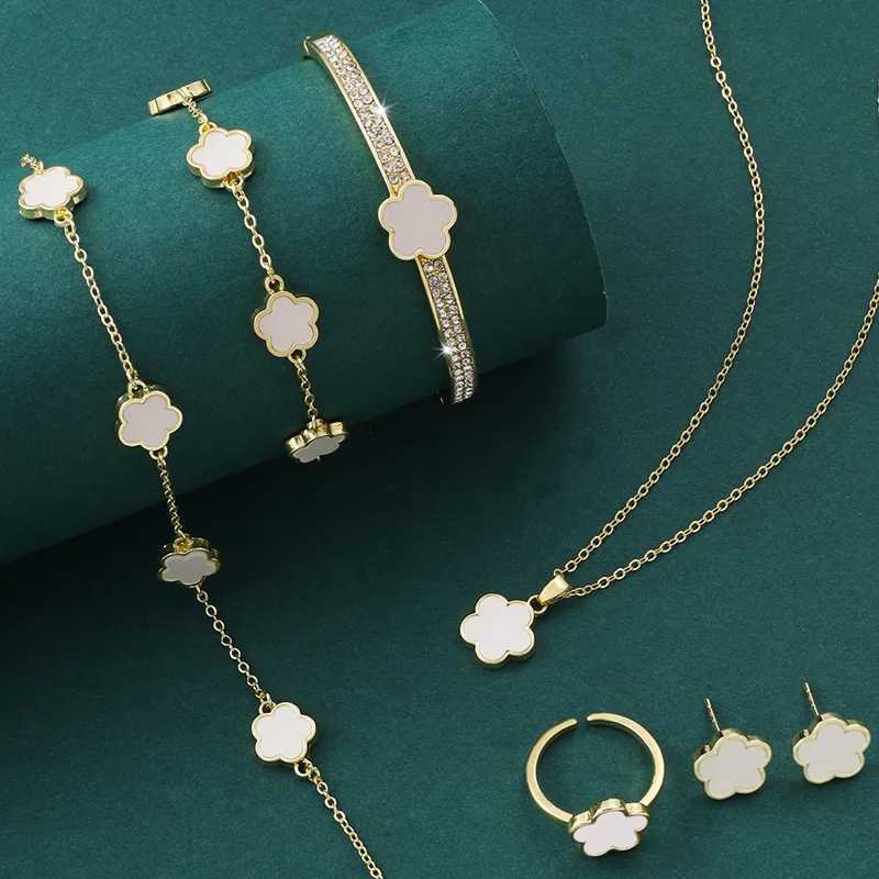 Bracelet Necklace 5 pieces of luxurious five leaf flower jewelry set suitable for women in 2024. Sparkling CZ bracelets necklaces earrings charming cl