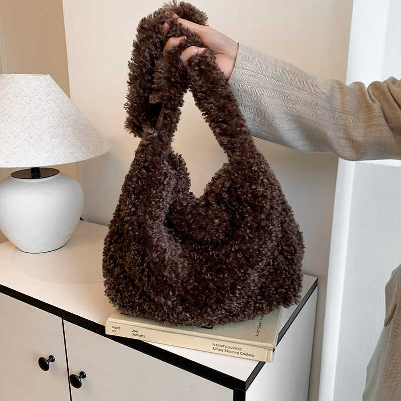 Imitation lamb wool crossbody bag 2024 new fur bag versatile autumn and winter shoulder bag large capacity tote bag plush bag 241120