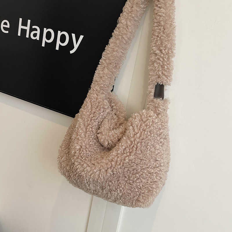 Imitation lamb wool crossbody bag 2024 new fur bag versatile autumn and winter shoulder bag large capacity tote bag plush bag 241120
