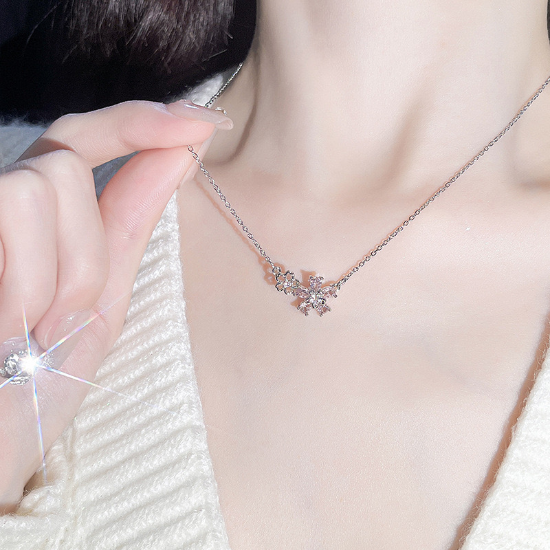 Elegant Small Fresh Style Women's Necklace Featuring Zircon Flowers & Stainless Steel Locket