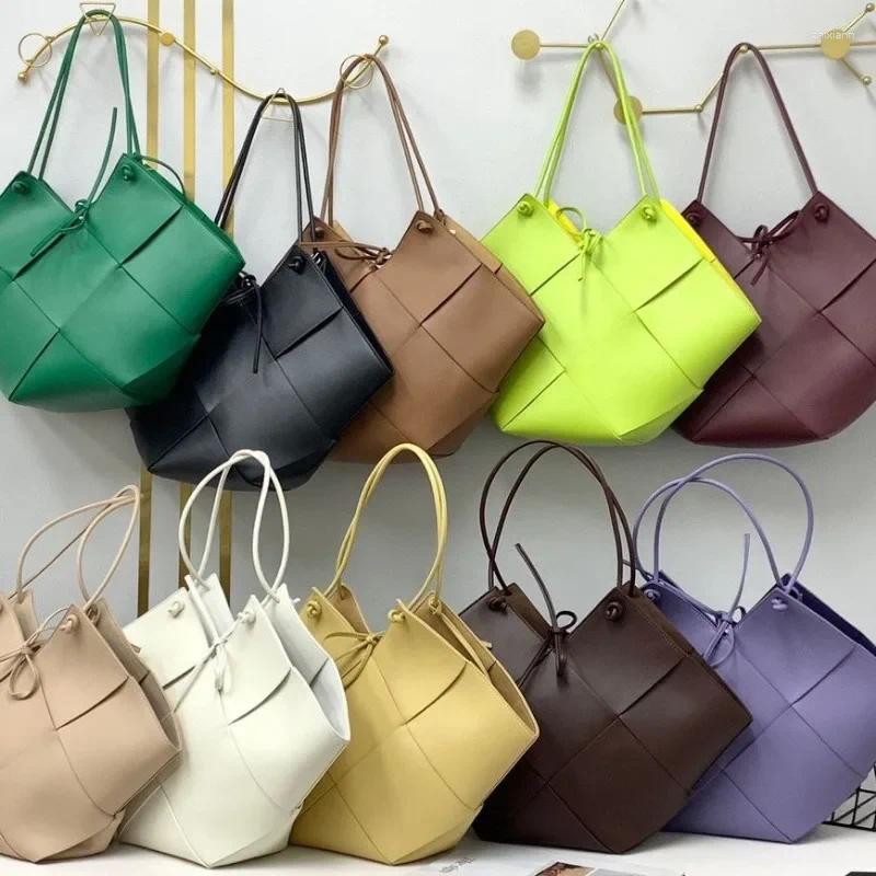 2025S designer Western Style Handbags Chic Genuine Leather Shoulder Underarm Bag for Women - Simple and Stylish Daily Companion Handbag shoulder women