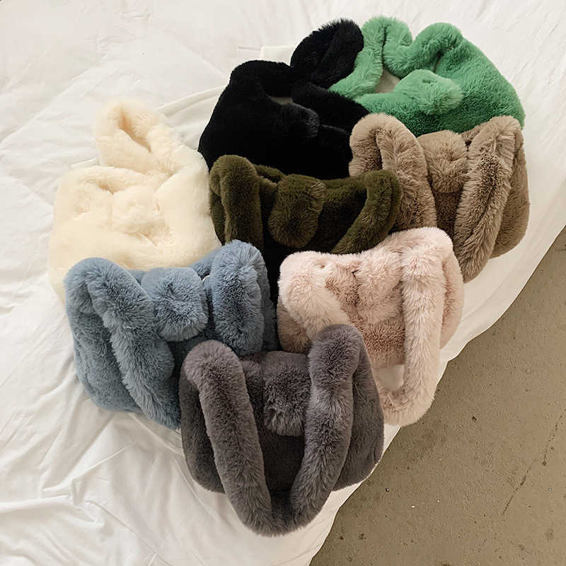 Short plush one shoulder underarm bag for women, 2023 autumn and winter new style, stylish and versatile handbag, fashionable plush tote bag 241120