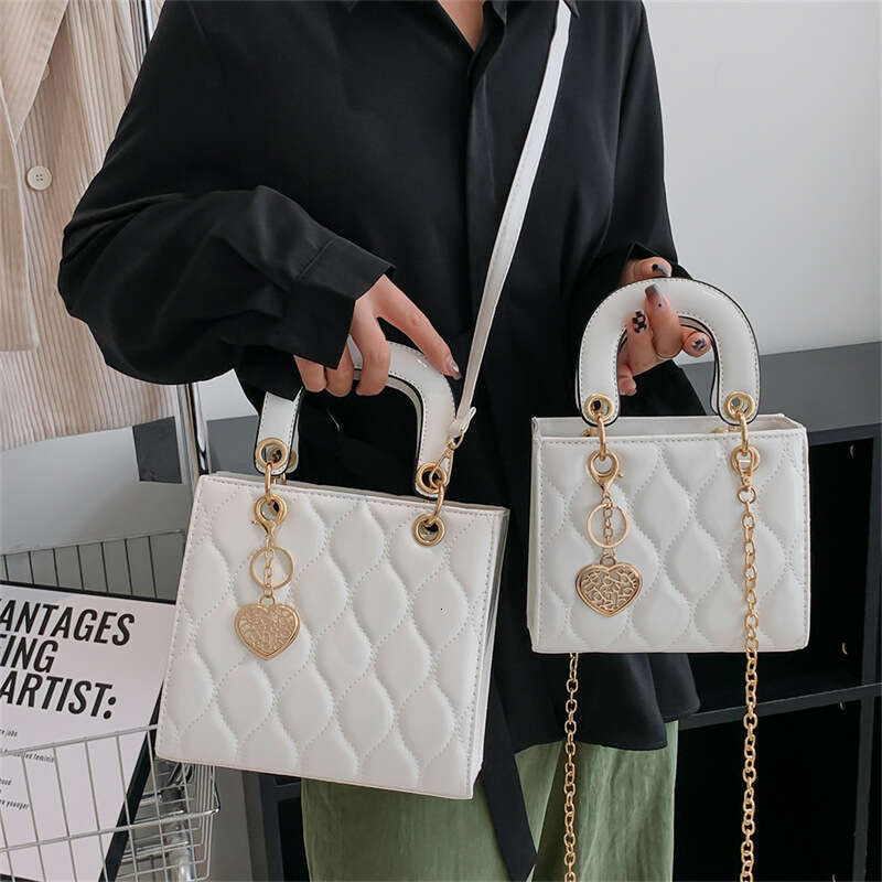 Free Shipping Lacquer Leather Glossy Dai Fei Women's Bag, Dia Grid Embroidered Thread Handbag, 2025 New Chain Fashion Shoulder Designer Bag Luxur