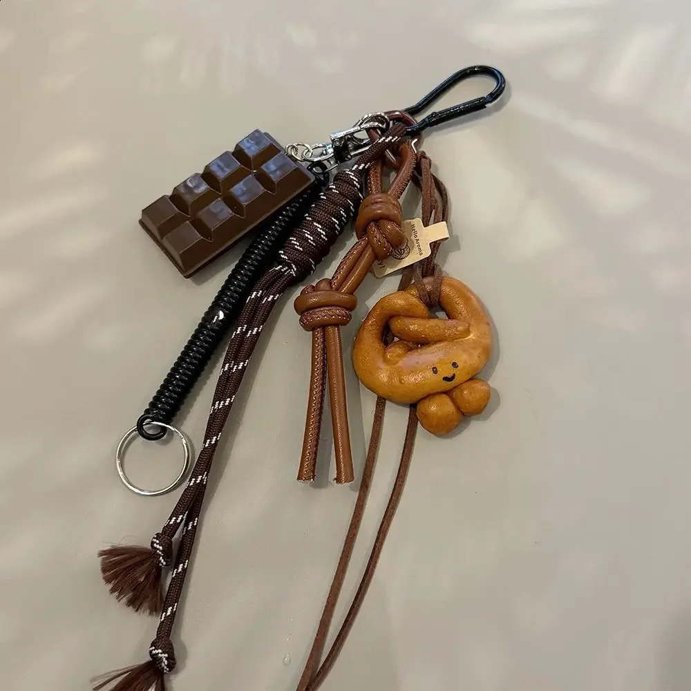 Autumn and winter brown lovely alkali bread Korean ins bag pendant chocolate climbing rope key chain decorative chain hand 241120
