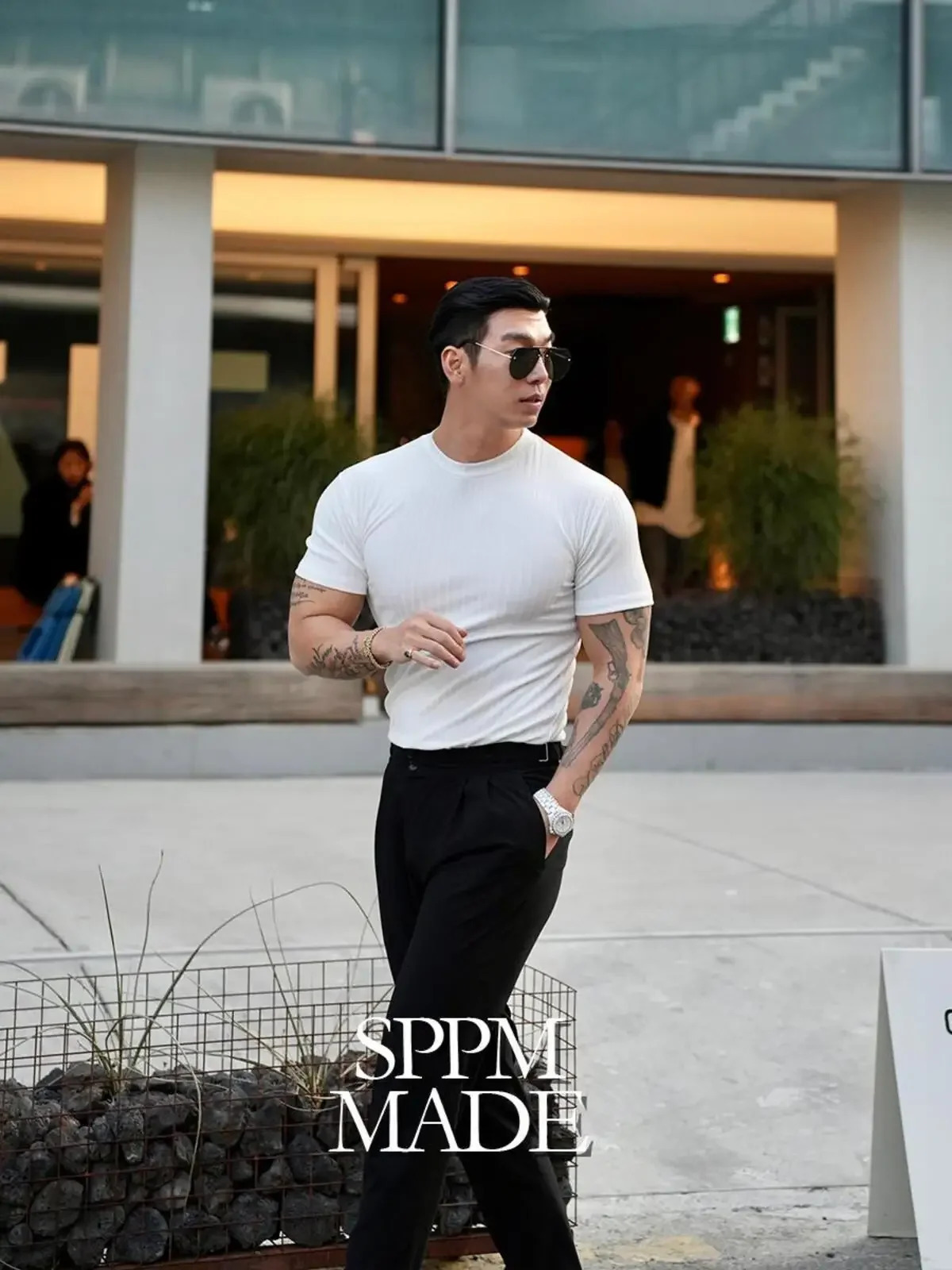 INS Fashion Muscle Fitness Mens Summer Sports Fitness Leisure Round Neck Elastic Short Sleeve Vertical Stripe T-shirt 240419