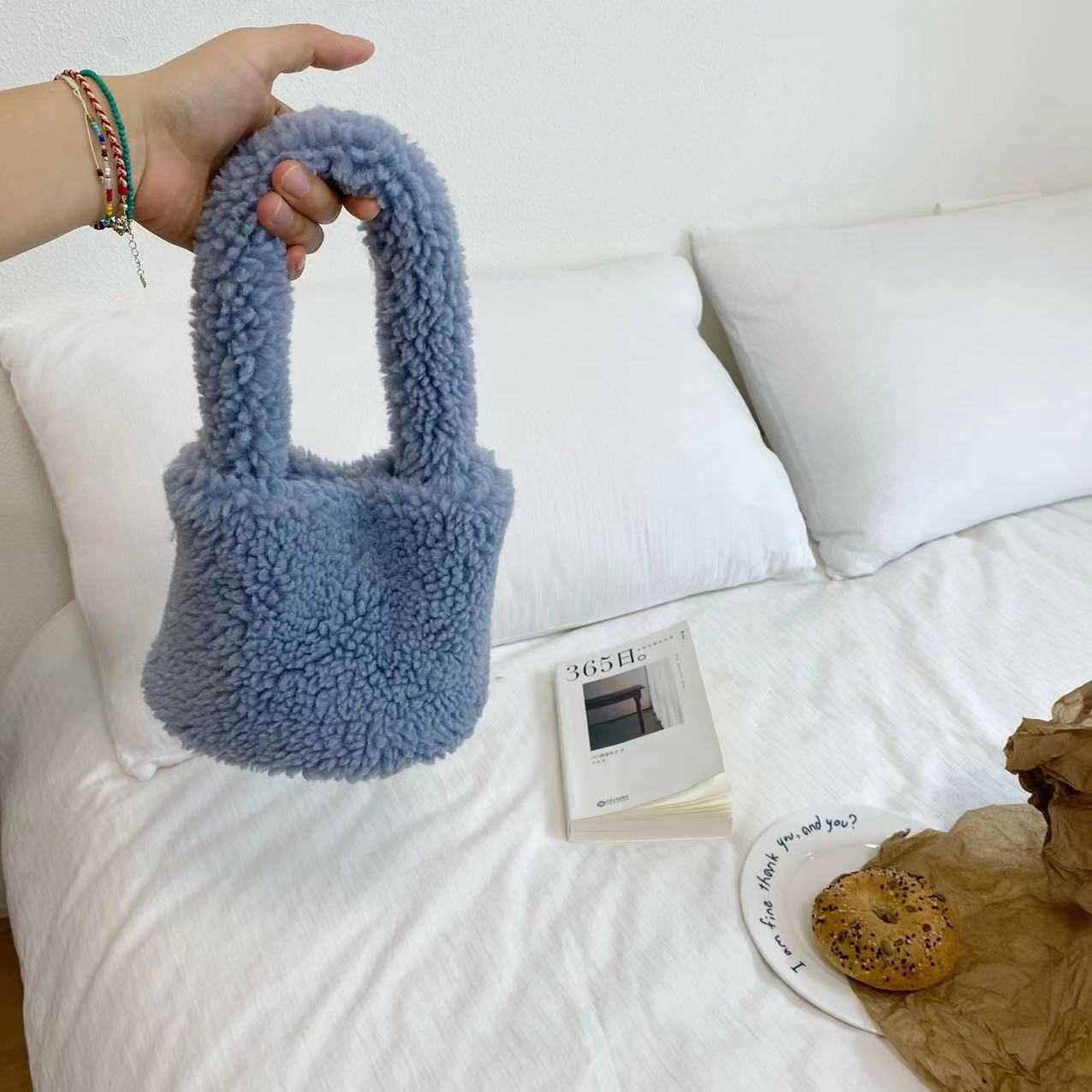 Korean lamb fur bag winter 2023 new female ins niche handheld cute plush handbag 241120