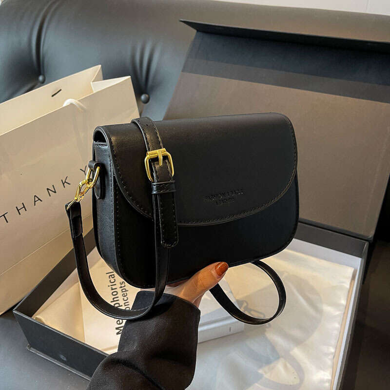 High end Texture Women's 2024 New Fashion Versatile Small Square Simplified Korean Shoulder Bag