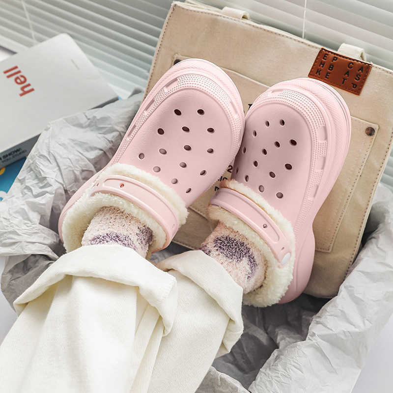 2021 Autumn Shoes Fluffy Fur Plus Velvet Hole Winter Cro Charms Fashion Quality Women Shoes Clogs All-Match Outdoor Slippers H0914