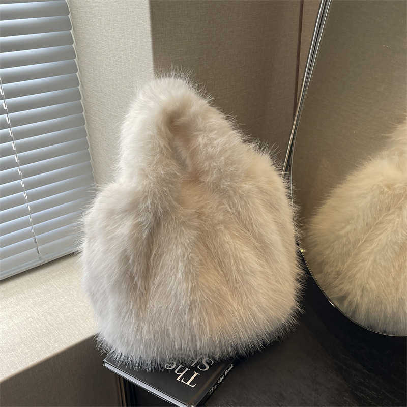 Imitation fox fur handbag for women's autumn and winter new style plush handbag with a high-end feel and a plush handle 241120