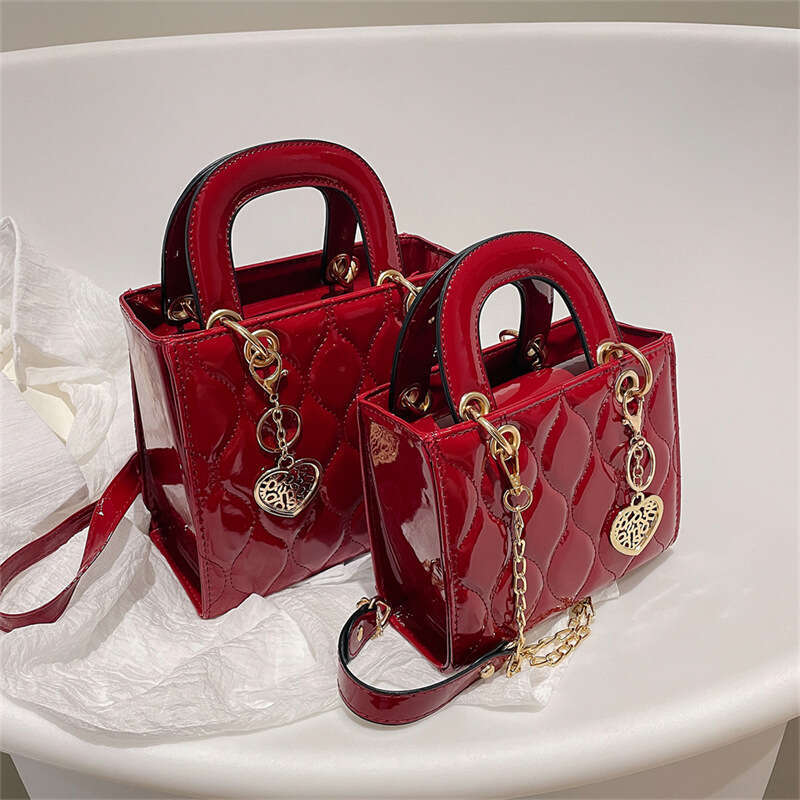 Free Shipping Lacquer Leather Glossy Dai Fei Women's Bag, Dia Grid Embroidered Thread Handbag, 2025 New Chain Fashion Shoulder Designer Bag Luxur