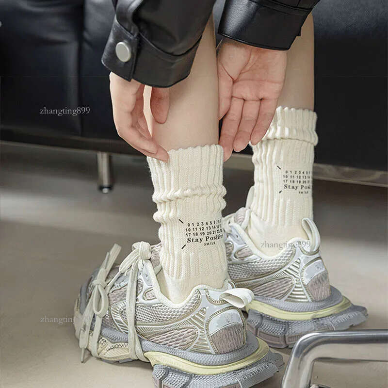Men's Winter Thickened Medium Tube Vintage Towel Bottom Letter Japanese Solid Couple Cotton Male Sports Sock