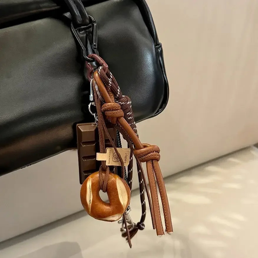 Autumn and winter brown lovely alkali bread Korean ins bag pendant chocolate climbing rope key chain decorative chain hand 241120