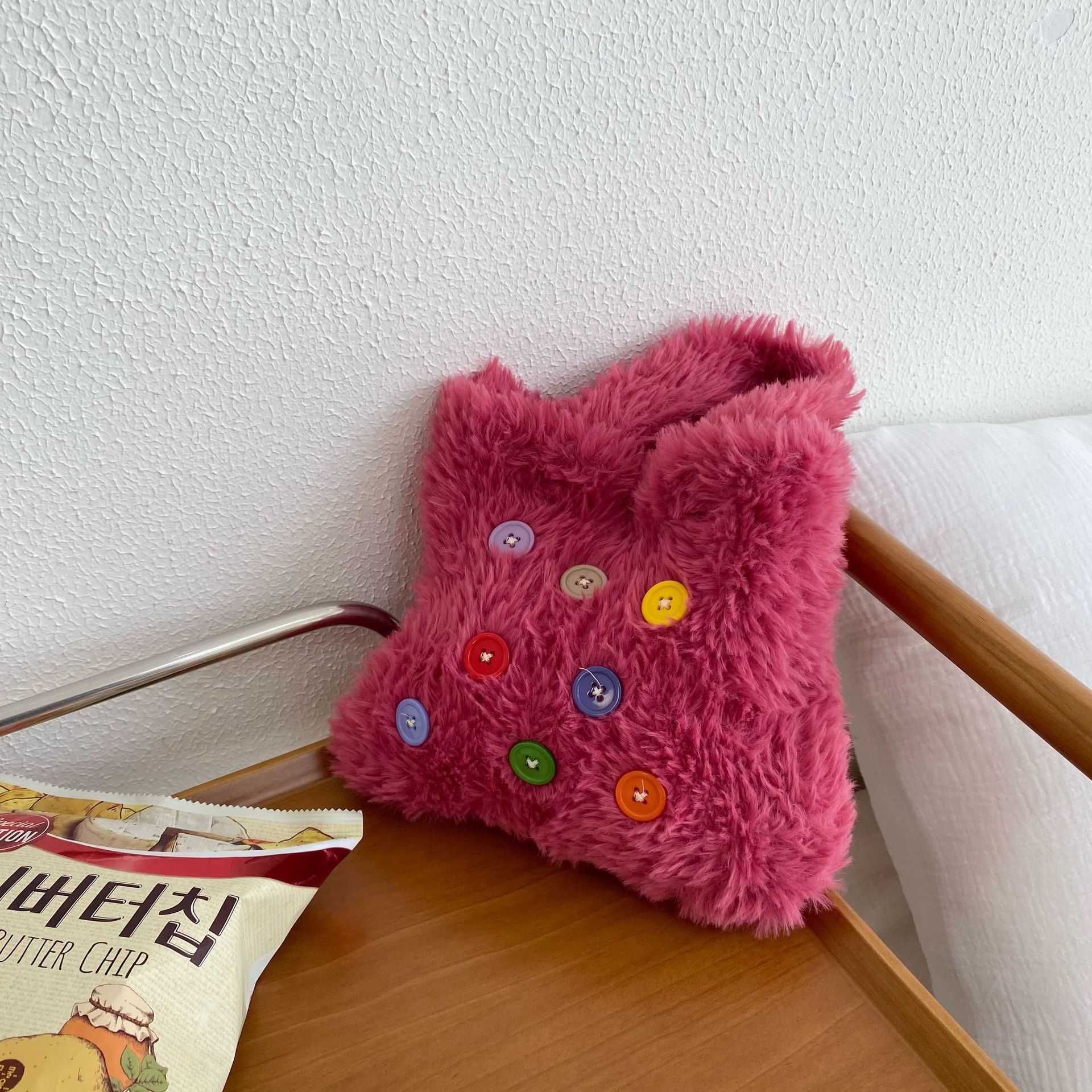 2023 new plush small handbag, female internet celebrity button, niche Korean version, minimalist temperament, hand-held bag 241120