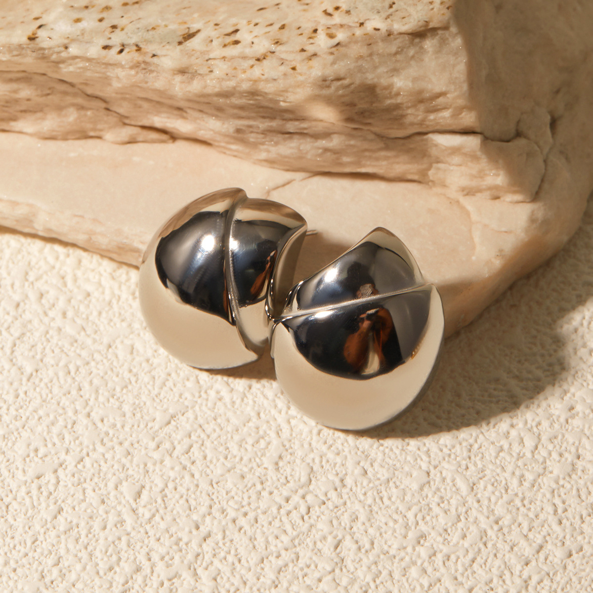 Designer New 18k Gold Stainless Steel Hazelnut Earrings for Women's Retro Style Round Irregular Trendy Wedding Banquet Jewelry