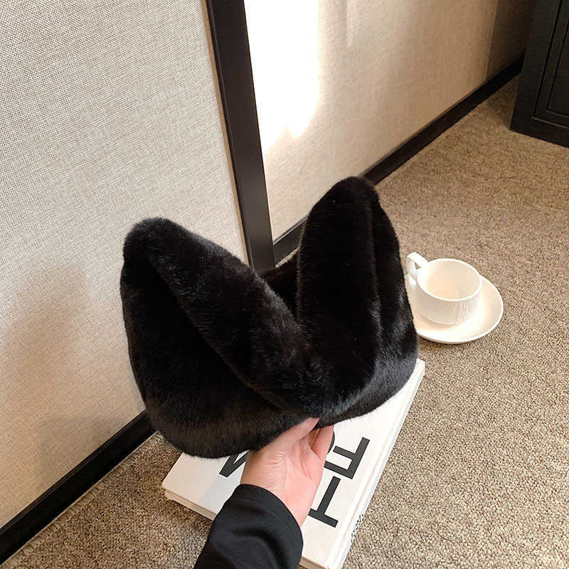 Plush Bag Women's New Fashionable Simple Short Plush Cloud Bag Versatile Western Style Large Capacity Single Shoulder Underarm Women's Bag 2