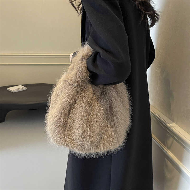 Imitation fox fur handbag for women's autumn and winter new style plush handbag with a high-end feel and a plush handle 241120