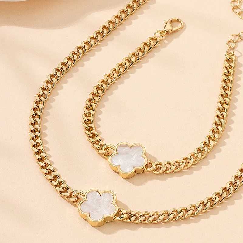 Bracelet Necklace New hot selling multi-color lucky five leaf flower pendant necklace set suitable for womens gifts fashionable jewelry and decal sets