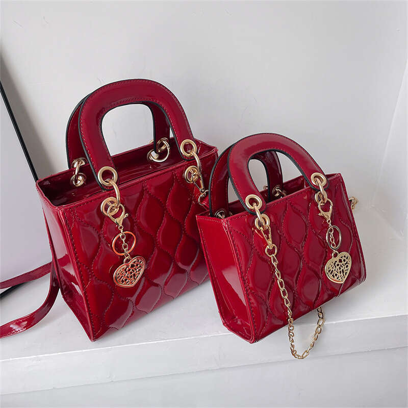 Free Shipping Lacquer Leather Glossy Dai Fei Women's Bag, Dia Grid Embroidered Thread Handbag, 2025 New Chain Fashion Shoulder Designer Bag Luxur