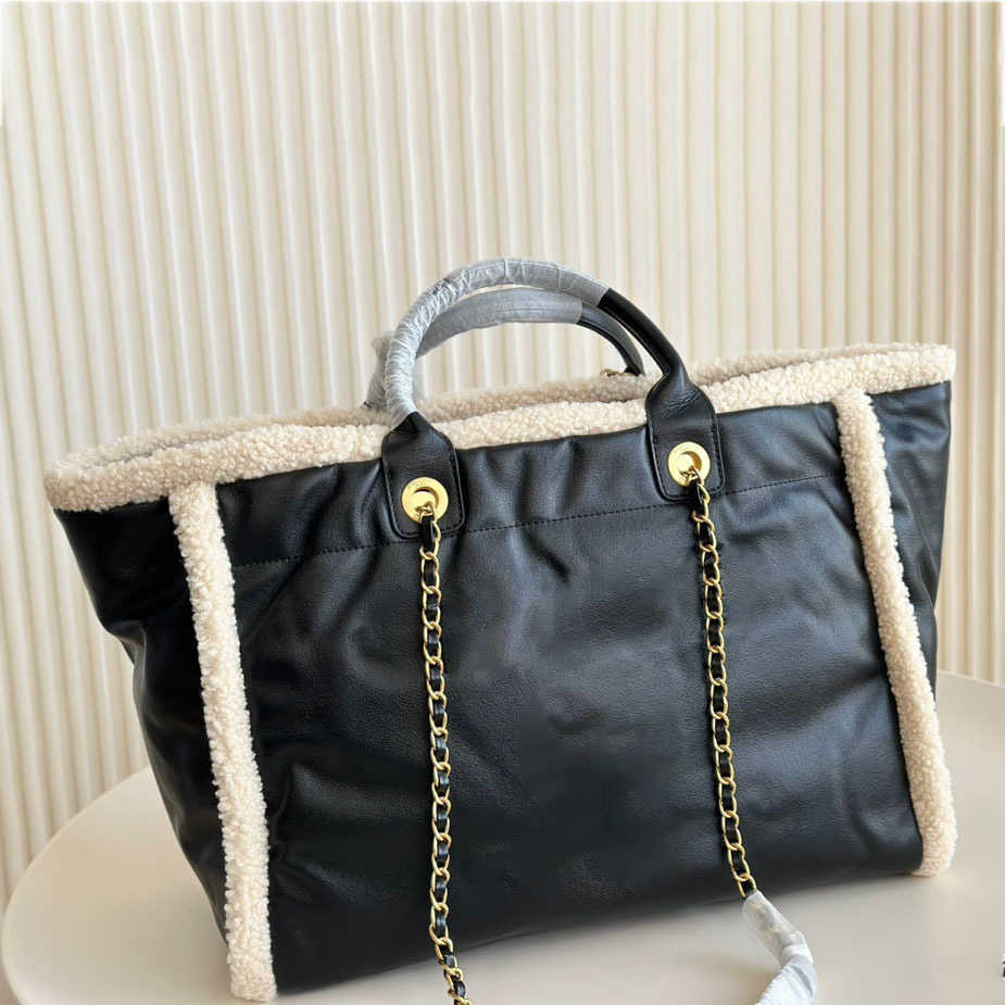 Woman Furry Tote Bag Luxury Handbag Cowhide Designer Bags Soft Fur Bag Women Chain Handbags Shopping Totes Winter Letter TOP Quality Bags 241115