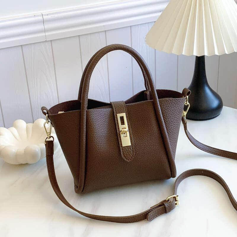 brand new large capacity shoulder high-end women's Fashion niche leisure handbag ladies crossbody bag