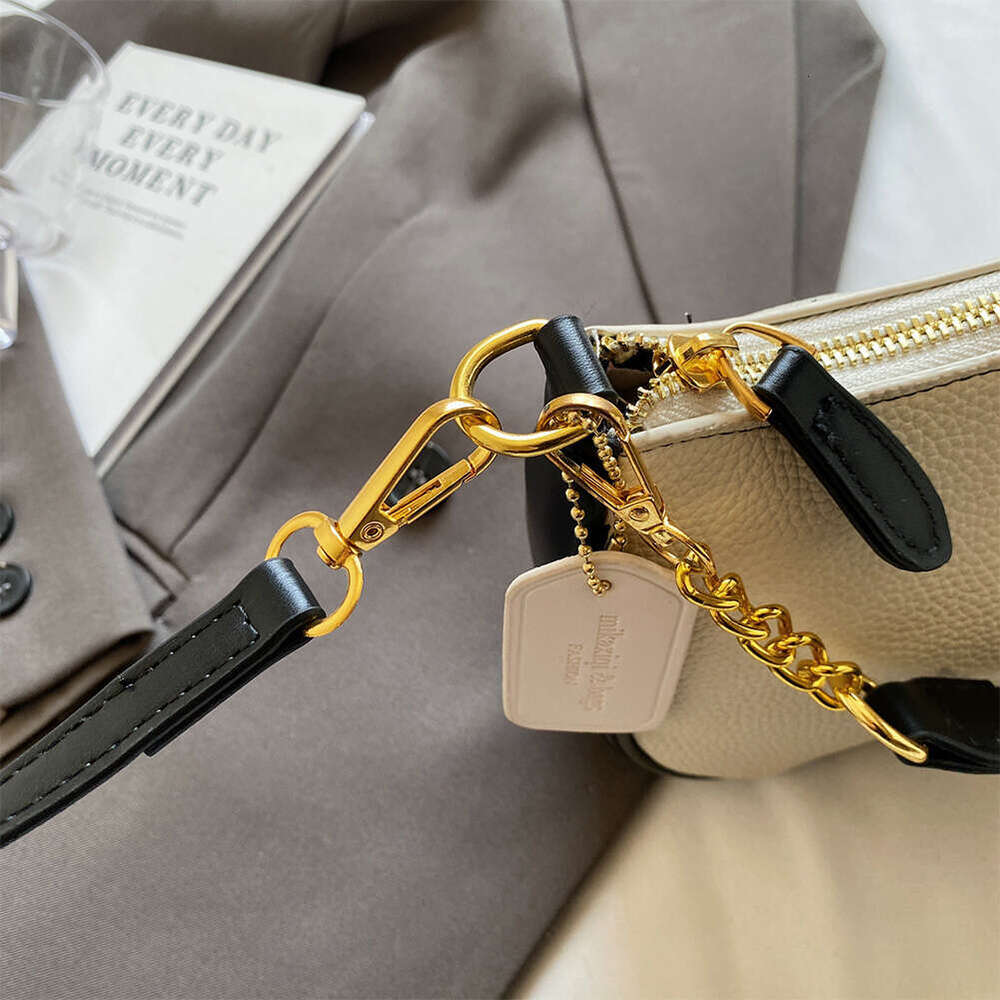 Crossbody Women Adjustable Strap Crescent Bag PU Leather Zipper Closure Casual Handbag for Work Travel