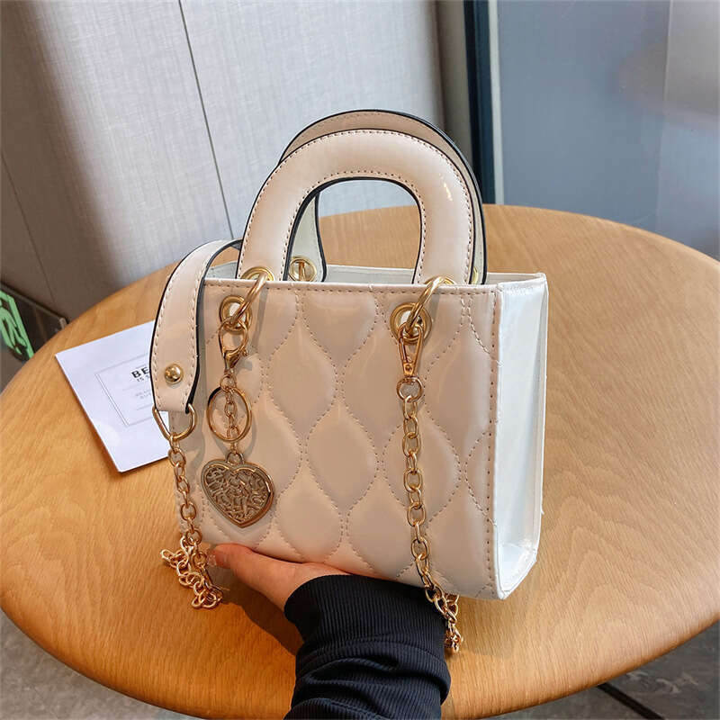 Free Shipping Lacquer Leather Glossy Dai Fei Women's Bag, Dia Grid Embroidered Thread Handbag, 2025 New Chain Fashion Shoulder Designer Bag Luxur