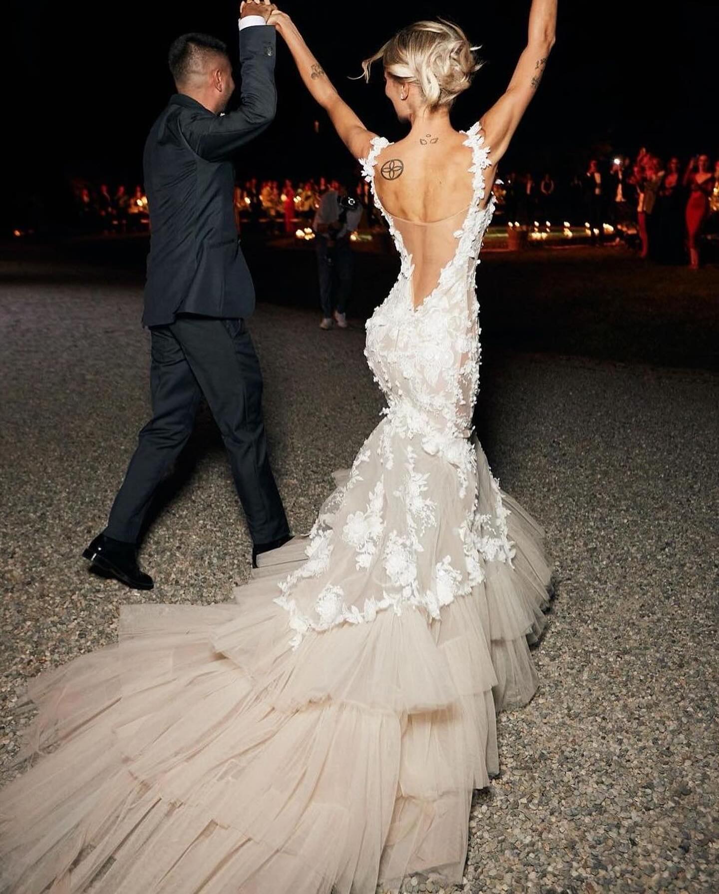 Stunning Mermaid Beaded Wedding Dresses 3D Appliqued Backless Bridal Gowns Spaghetti Straps Necke Tiered Tulle Vestido De Novia