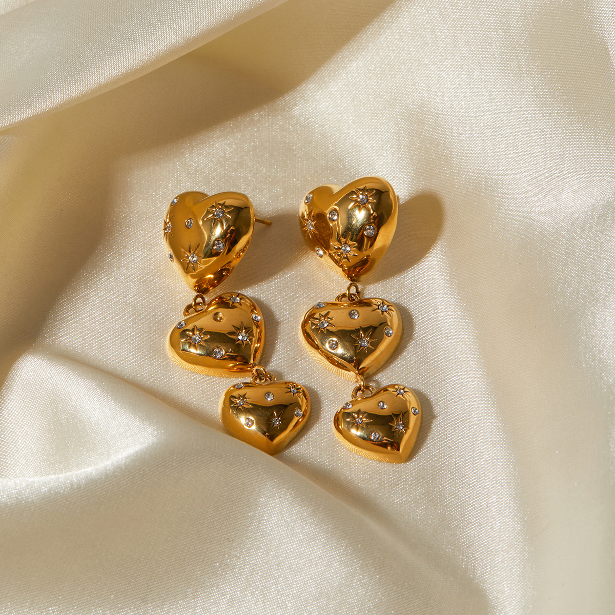 Designer's New 18k Gold Stainless Steel Diamond Heart Shaped Long Pendant Earrings for Women's Feeling Design with Inlaid Diamond Heart Tita