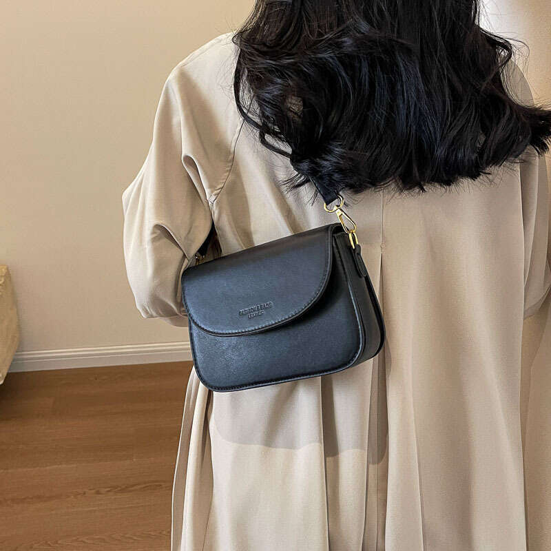 High end Texture Women's 2024 New Fashion Versatile Small Square Simplified Korean Shoulder Bag