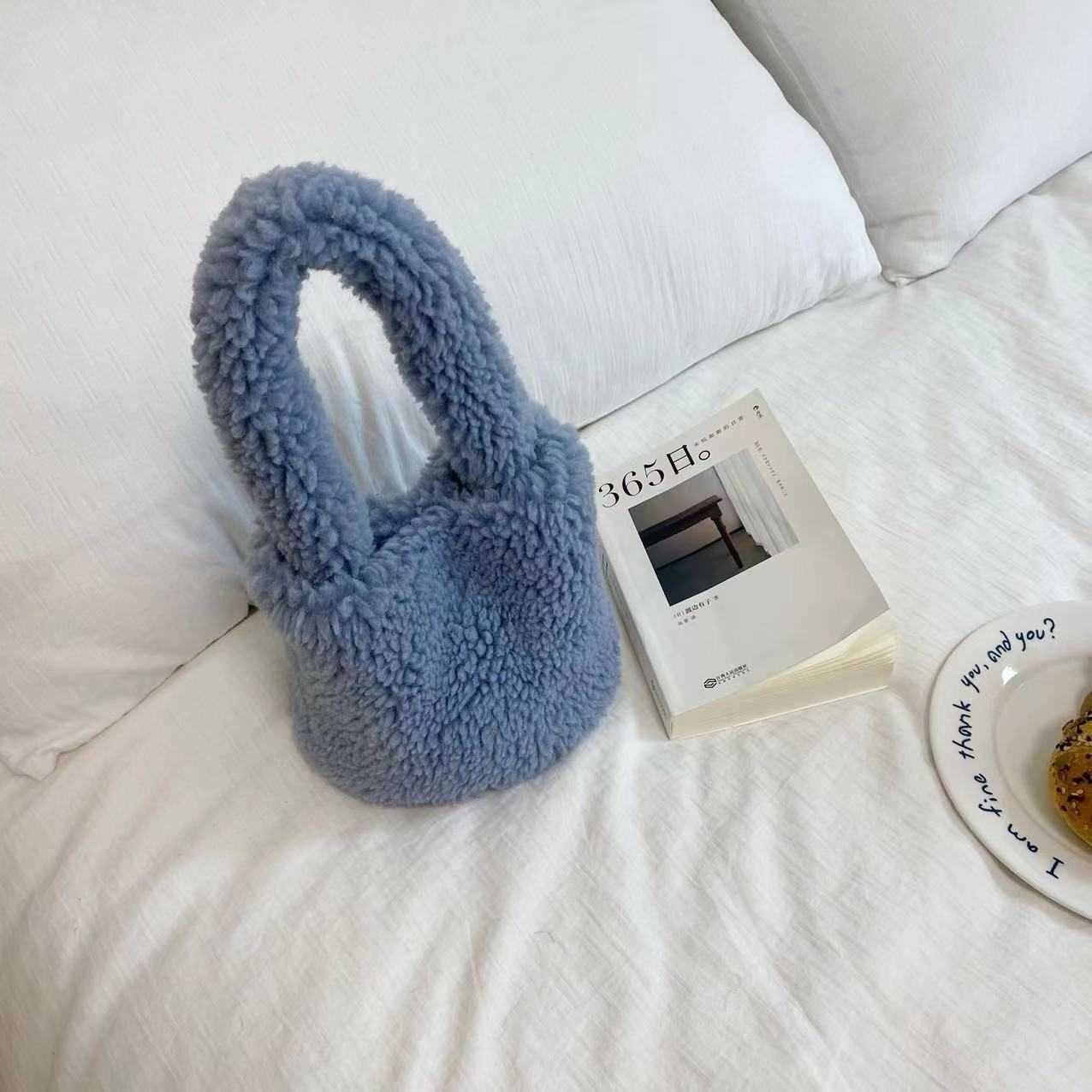 Korean lamb fur bag winter 2023 new female ins niche handheld cute plush handbag 241120