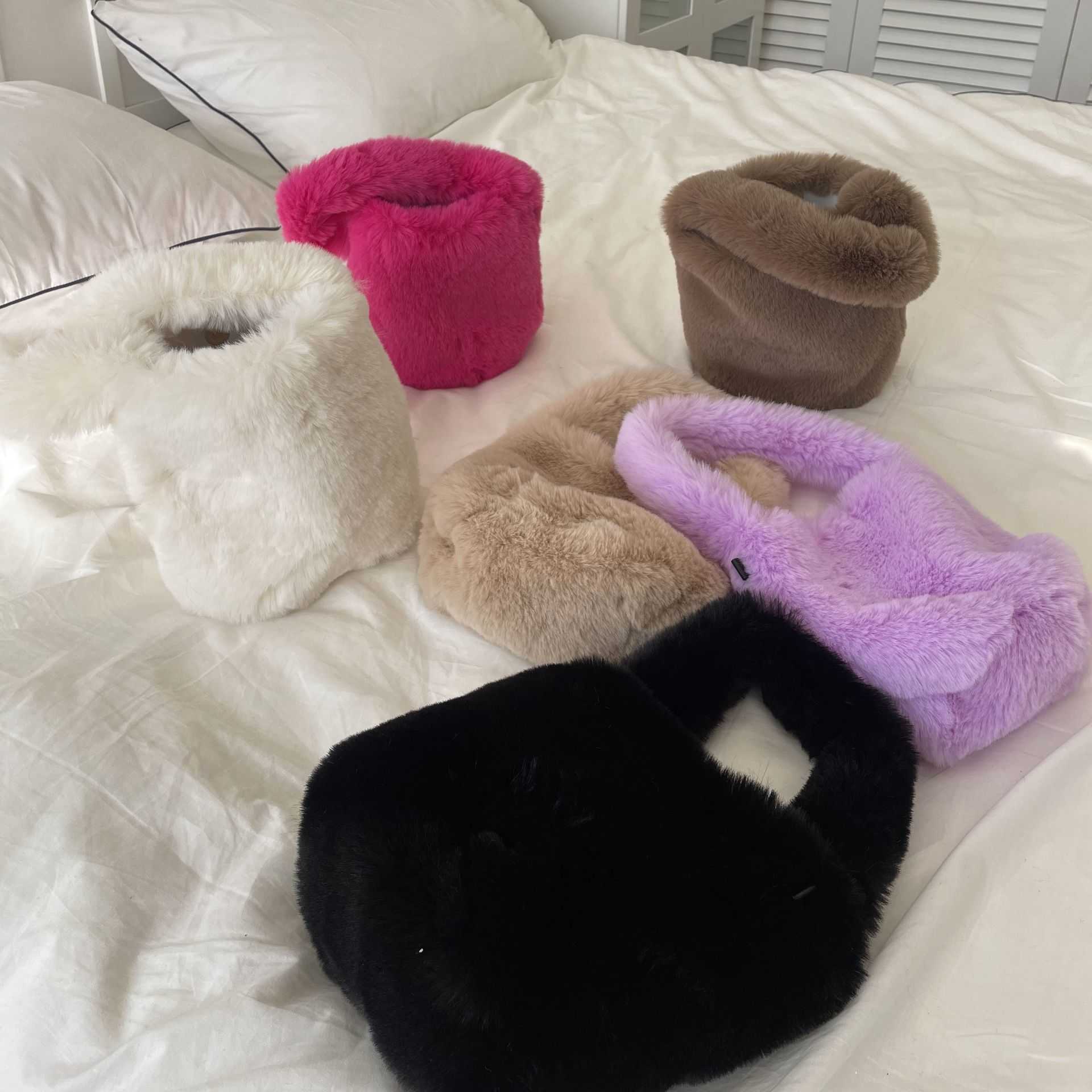 Furry and cute imitation fur rabbit mink plush handbag, single shoulder solid color armpit handbag, women's handbag 241120
