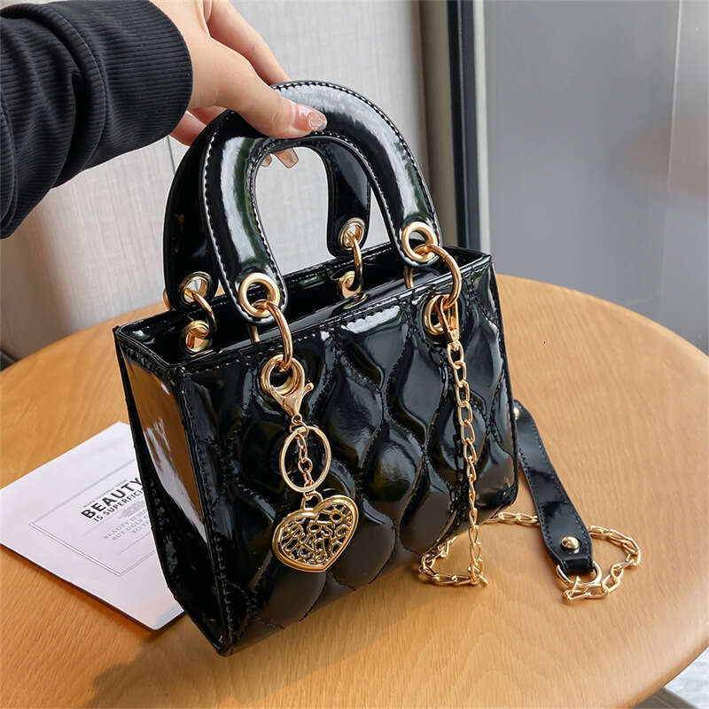 Free Shipping Lacquer Leather Glossy Dai Fei Women's Bag, Dia Grid Embroidered Thread Handbag, 2025 New Chain Fashion Shoulder Designer Bag Luxur