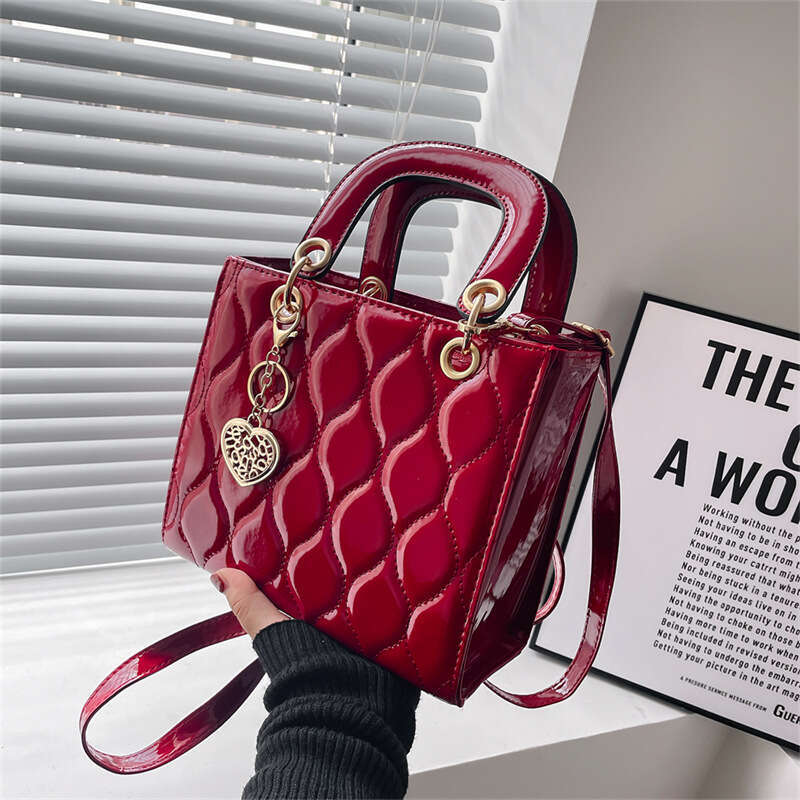 Free Shipping Lacquer Leather Glossy Dai Fei Women's Bag, Dia Grid Embroidered Thread Handbag, 2025 New Chain Fashion Shoulder Designer Bag Luxur