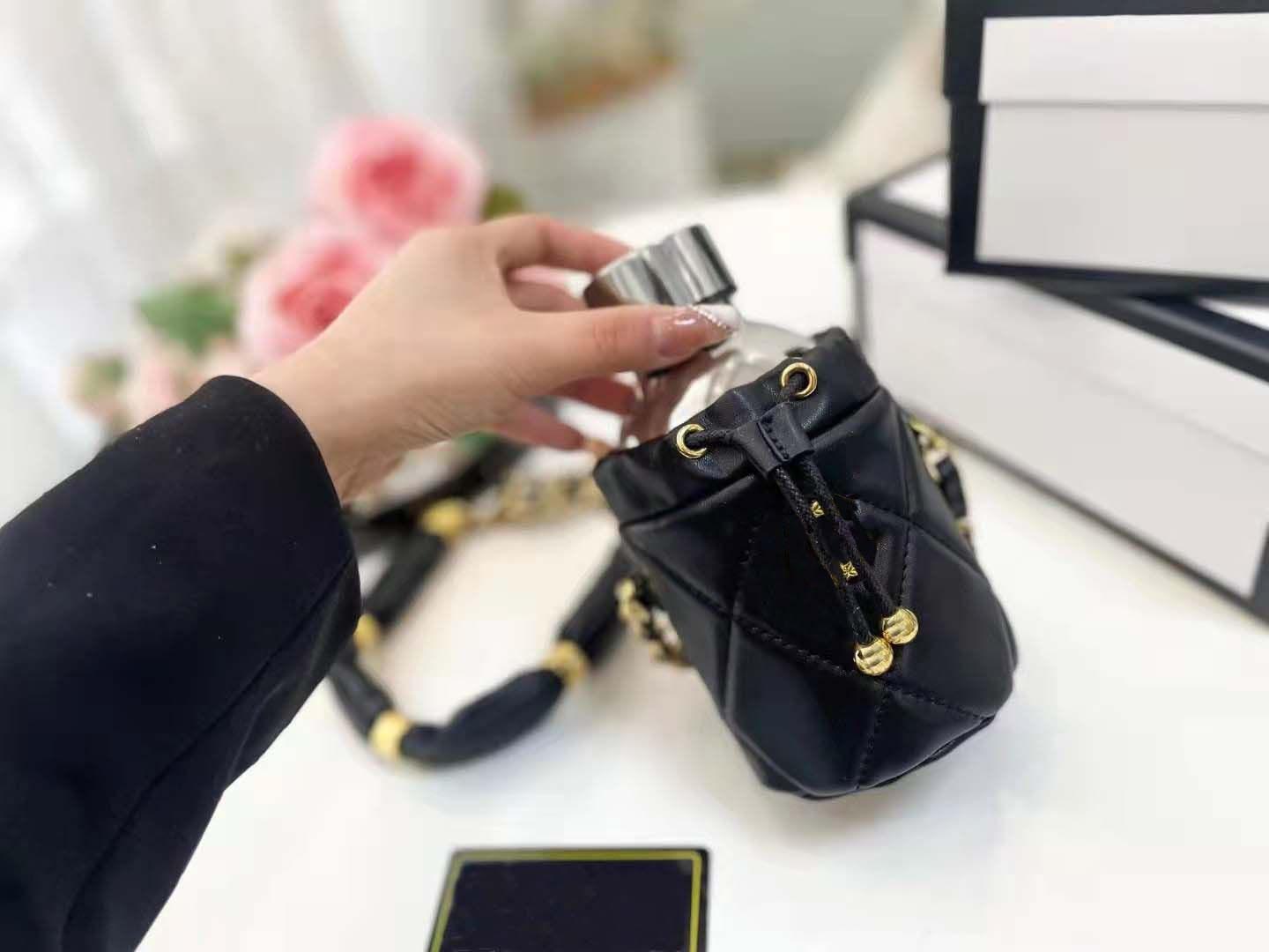 Designer insulated cup with chain rope classic embroidered small fat Ding portable insulated cup sports travel Crossbody cup fashion Tumblers