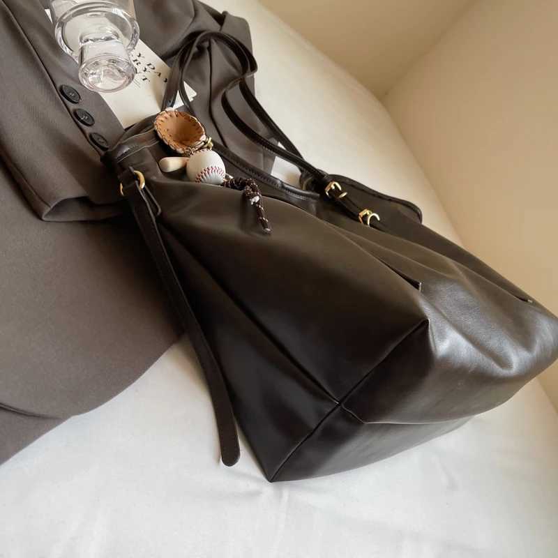 Entry lux Ladies large capacity shoder bag open shopping bag fiable and casual armpit bag autumn and winter new wens bag Z241119