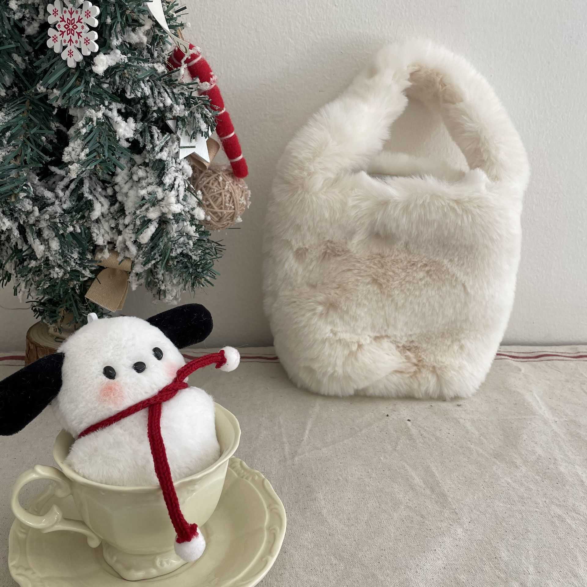 Furry and cute imitation fur rabbit mink plush handbag, single shoulder solid color armpit handbag, women's handbag 241120