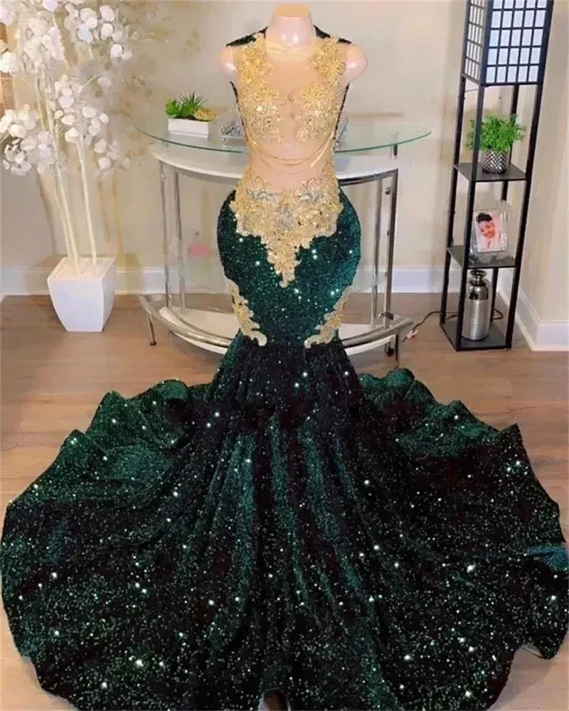 Popular Dark Green Mermaid Prom Dresses 2024 For Black Girls Golden Lace Appliques Beads Tassels Velvet Sequins Party Gown BC18147