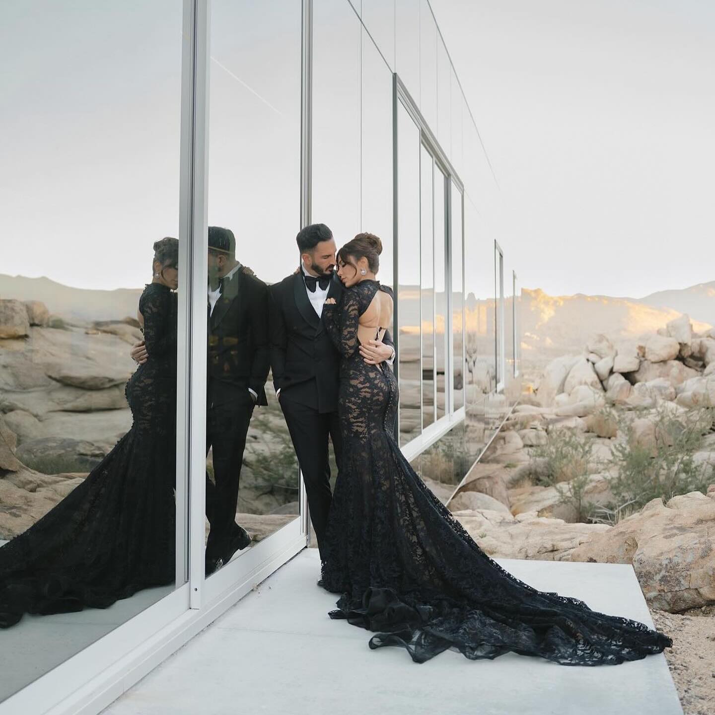 Black Mermaid Lace Wedding Dresses Backless Long Sleeves Bridal Gowns High Necke Sweep Train Vestido De Novia