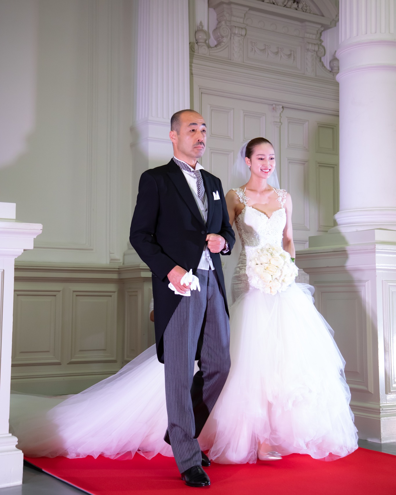 ful Mermaid Beaded Wedding Dresses Lace Appliqued Backless Bridal Gowns Spaghetti Straps Necke Tiered Tulle Vestido De Novia